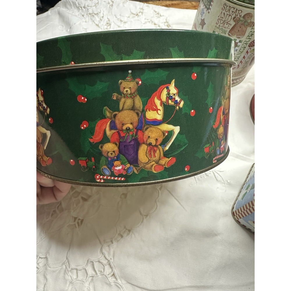 Vintage Christmas Tin Lot Of 4 - Snowmen, Bear Family, Gingerbread, Santa, Gifts - Picture 4 of 10
